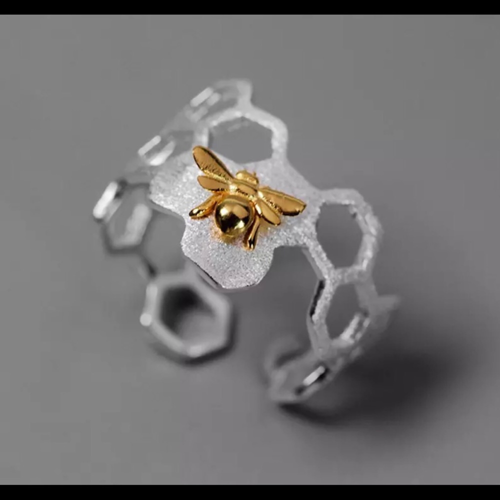 Sweet Bee Ring Adjustable - NWOT